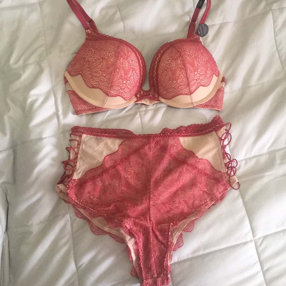 *NEW* Victoria’s Secret matching set